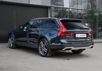 Подержанный автомобиль Volvo V90 Cross Country 2018 года (6 фото)