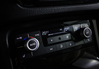 Подержанный автомобиль Volkswagen Touareg 2015 года (18 фото)
