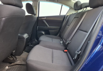 Подержанный автомобиль Mazda 3 Sedan 2011 года (11 фото)
