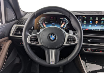 Подержанный автомобиль BMW X5 2025 года (22 фото)