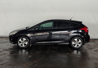 Подержанный автомобиль Ford Focus Hatchback 2012 года (8 фото)