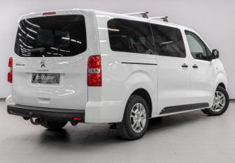 Подержанный автомобиль Peugeot Traveller 2022 года (5 фото)