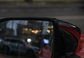 Подержанный автомобиль Changan UNI-V 2023 года (32 фото)