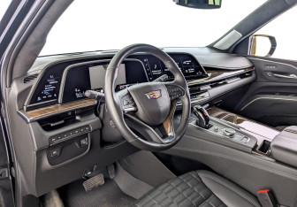 Подержанный автомобиль Cadillac Escalade Suv 2023 года (17 фото)