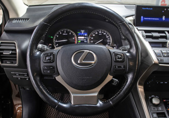 Подержанный автомобиль Lexus NX 2017 года (16 фото)