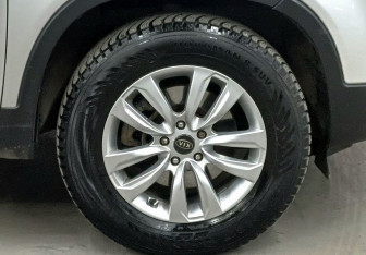 Подержанный автомобиль Kia Sorento 2011 года (9 фото)