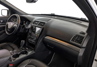 Подержанный автомобиль Ford Explorer 2018 года (13 фото)
