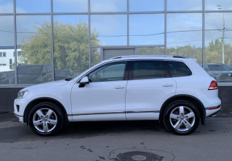 Подержанный автомобиль Volkswagen Touareg 2017 года (3 фото)