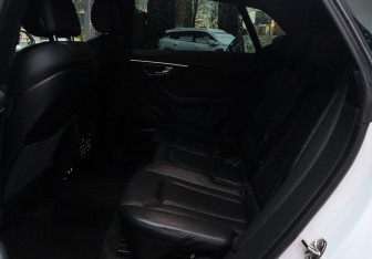 Подержанный автомобиль Audi Q8 2019 года (11 фото)