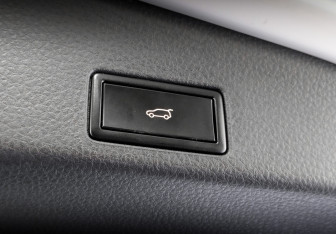 Подержанный автомобиль Volkswagen Touareg 2014 года (26 фото)