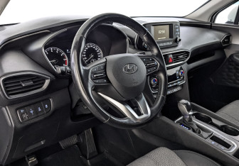 Подержанный автомобиль Hyundai Santa Fe 2018 года (15 фото)