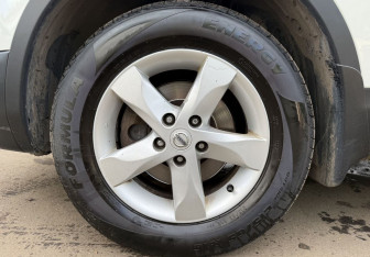 Подержанный автомобиль Nissan Qashqai 2013 года (9 фото)