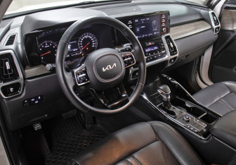 Подержанный автомобиль Kia Sorento 2022 года (16 фото)