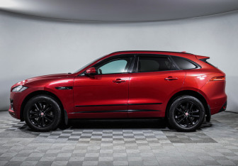 Подержанный автомобиль Jaguar F-Pace 2016 года (8 фото)