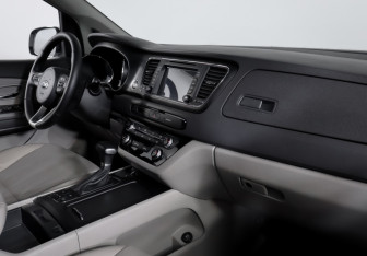 Подержанный автомобиль Kia Carnival 2016 года (9 фото)