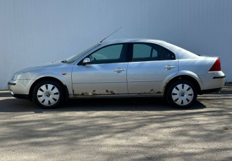 Подержанный автомобиль Ford Mondeo Sedan 2003 года (8 фото)