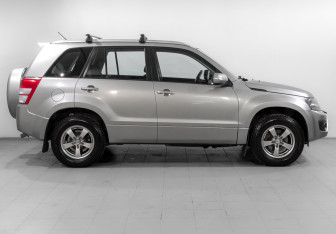 Подержанный автомобиль Suzuki Grand Vitara 2014 года (4 фото)