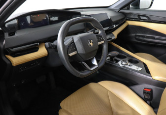 Подержанный автомобиль Changan UNI-V 2023 года (9 фото)