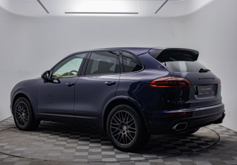 Подержанный автомобиль Porsche Cayenne 2017 года (3 фото)