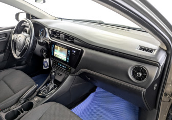 Подержанный автомобиль Toyota Corolla Sedan 2016 года (11 фото)