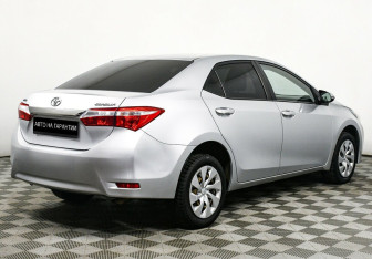 Подержанный автомобиль Toyota Corolla Sedan 2015 года (3 фото)
