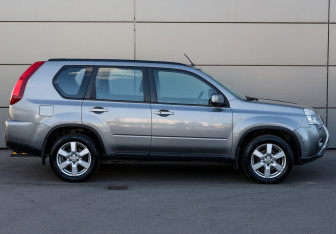 Подержанный автомобиль Nissan X-Trail 2013 года (4 фото)