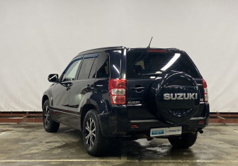 Подержанный автомобиль Suzuki Grand Vitara 2011 года (7 фото)