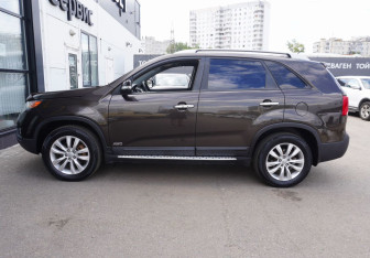 Подержанный автомобиль Kia Sorento 2011 года (8 фото)