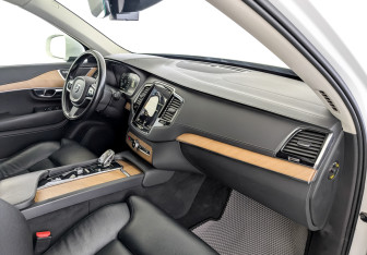 Подержанный автомобиль Volvo XC90 2021 года (11 фото)
