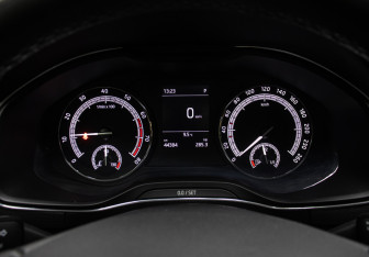 Подержанный автомобиль Skoda Karoq 2020 года (13 фото)