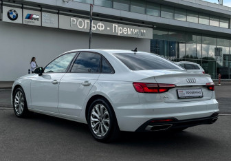 Подержанный автомобиль Audi A4 Sedan 2022 года (7 фото)