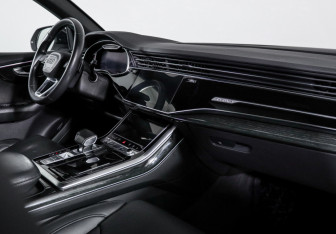 Подержанный автомобиль Audi Q8 2019 года (9 фото)