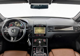 Подержанный автомобиль Volkswagen Touareg 2014 года (14 фото)