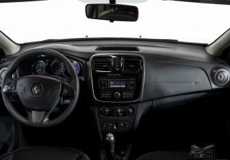 Подержанный автомобиль Renault Logan Sedan 2015 года (7 фото)