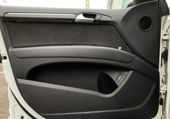 Подержанный автомобиль Audi Q7 2014 года (12 фото)