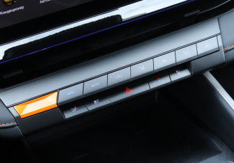 Подержанный автомобиль Changan UNI-V 2024 года (16 фото)