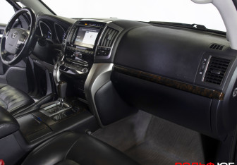 Подержанный автомобиль Toyota Land Cruiser Suv 2014 года (9 фото)