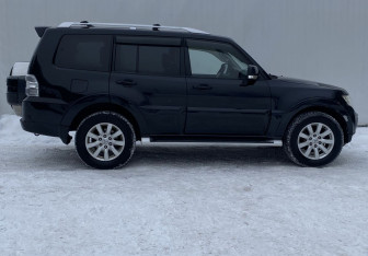 Подержанный автомобиль Mitsubishi Pajero 2010 года (4 фото)