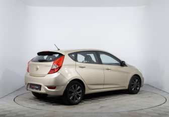 Подержанный автомобиль Hyundai Solaris Hatchback 2014 года (5 фото)