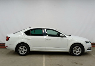 Подержанный автомобиль Skoda Octavia Liftback 2018 года (4 фото)