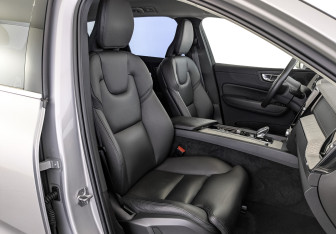 Подержанный автомобиль Volvo XC60 2021 года (24 фото)