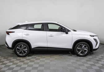 Подержанный автомобиль Omoda C5 2024 года (4 фото)