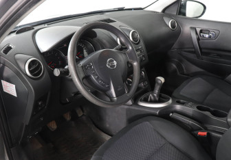 Подержанный автомобиль Nissan Qashqai 2011 года (9 фото)