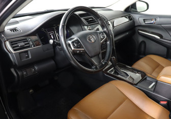 Подержанный автомобиль Toyota Camry Sedan 2017 года (5 фото)