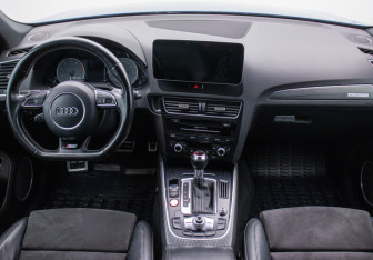 Подержанный автомобиль Audi SQ5 2015 года (13 фото)