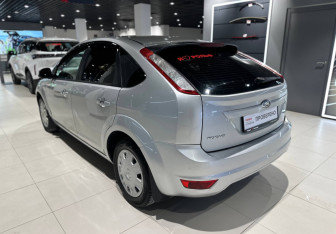 Подержанный автомобиль Ford Focus Hatchback 2009 года (4 фото)