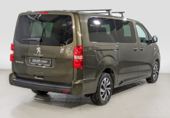 Подержанный автомобиль Peugeot Traveller 2018 года (5 фото)