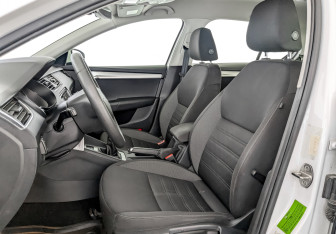 Подержанный автомобиль Skoda Octavia Liftback 2019 года (20 фото)