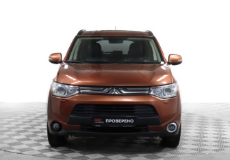 Подержанный автомобиль Mitsubishi Outlander 2012 года (2 фото)