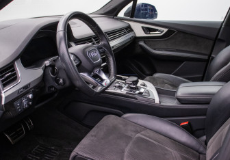 Подержанный автомобиль Audi Q7 2019 года (9 фото)